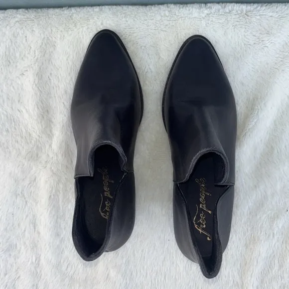 EUC Free People Black Chelsea Ankle Boots with Pointed Toe EU 36 Leather Western