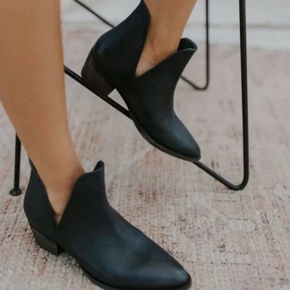 EUC Free People Black Chelsea Ankle Boots with Pointed Toe EU 36 Leather Western