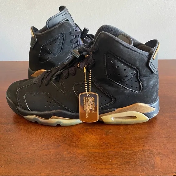 EUC Jordan Retro 6 Black and Gold Sneakers