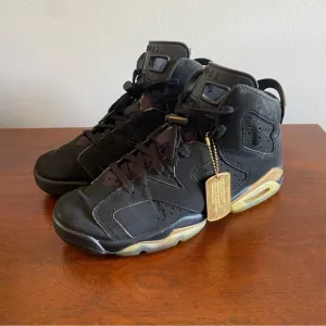 EUC Jordan Retro 6 Black and Gold Sneakers