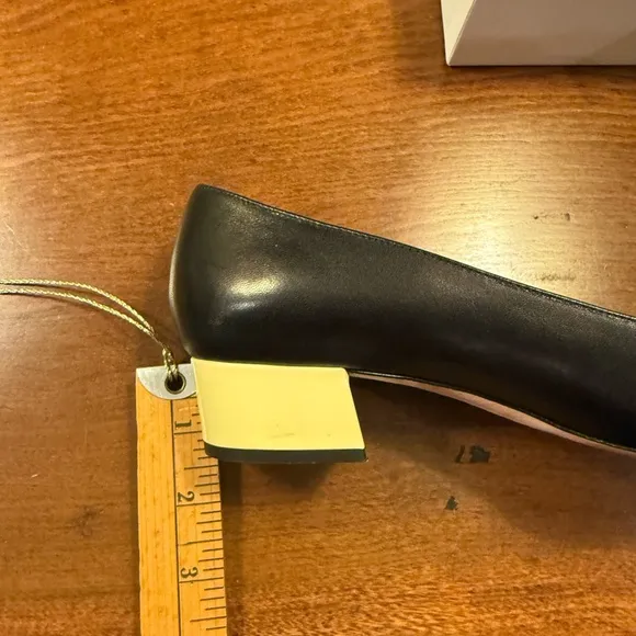 EUC Kate Spade Black/Cream Loafers with Gold Chain Heel 1.5” Size 8.5 MSRP $298