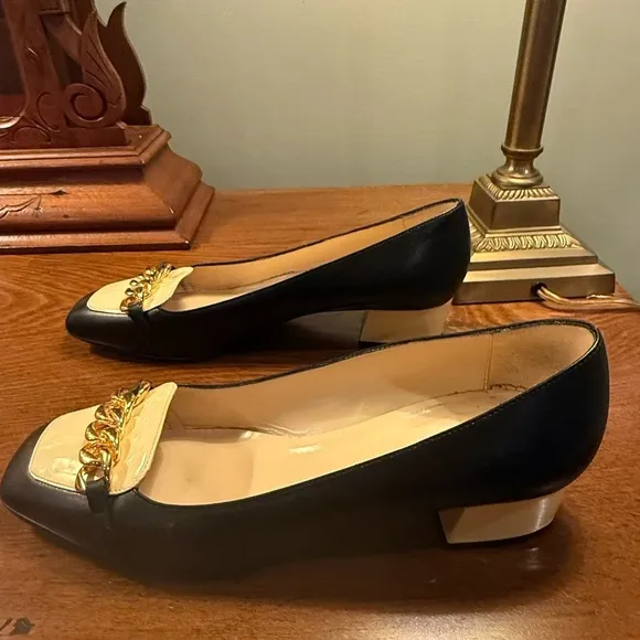EUC Kate Spade Black/Cream Loafers with Gold Chain Heel 1.5” Size 8.5 MSRP $298