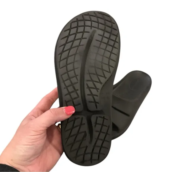 EUC - Oofos Ooahh Slide Sandal - Black Size 39 - US8