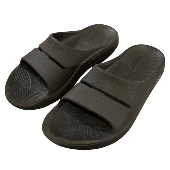 EUC - Oofos Ooahh Slide Sandal - Black Size 39 - US8