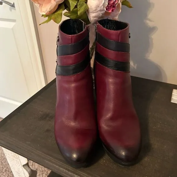 EUC Venus Leather Boots (size 9)