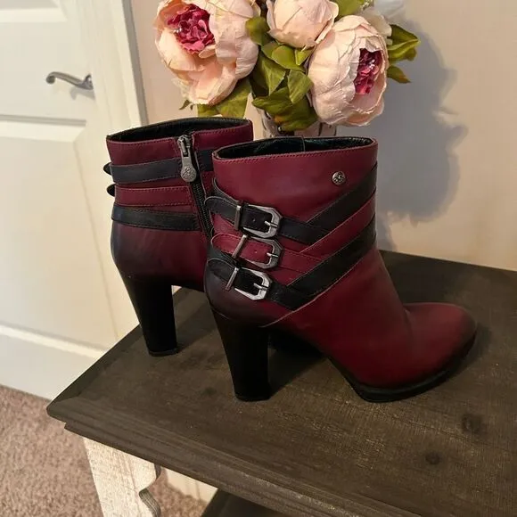 EUC Venus Leather Boots (size 9)