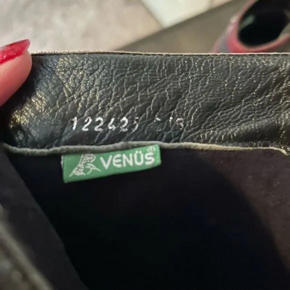 EUC Venus Leather Boots (size 9)
