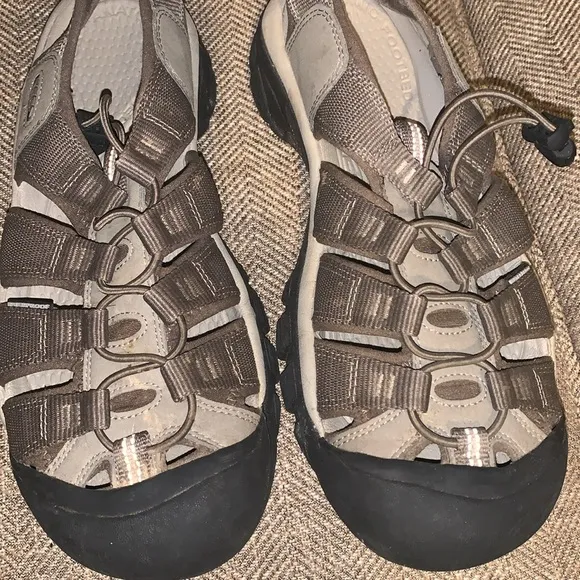 Excellent Preowned Condition Keen Waterproof Sandals Size 9. Worn maybe 3 times