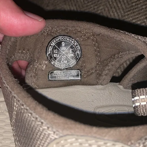 Excellent Preowned Condition Keen Waterproof Sandals Size 9. Worn maybe 3 times