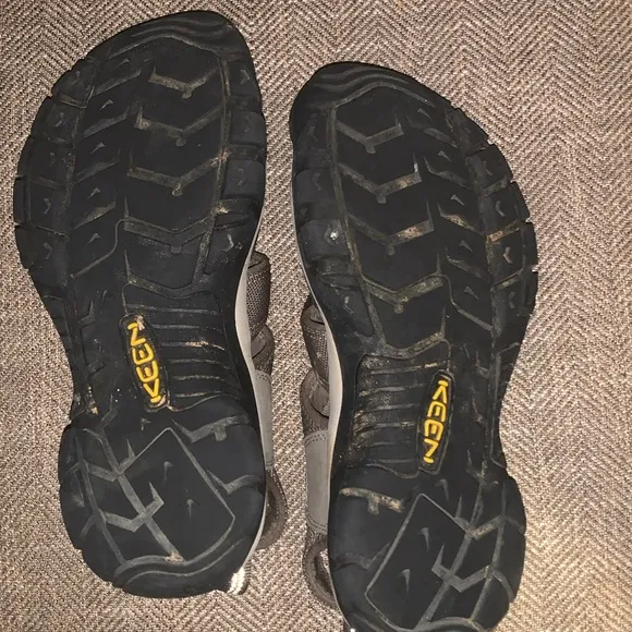 Excellent Preowned Condition Keen Waterproof Sandals Size 9. Worn maybe 3 times