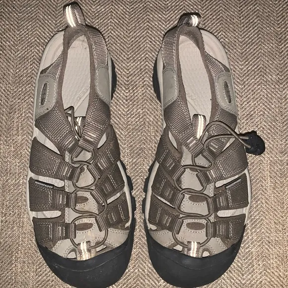 Excellent Preowned Condition Keen Waterproof Sandals Size 9. Worn maybe 3 times