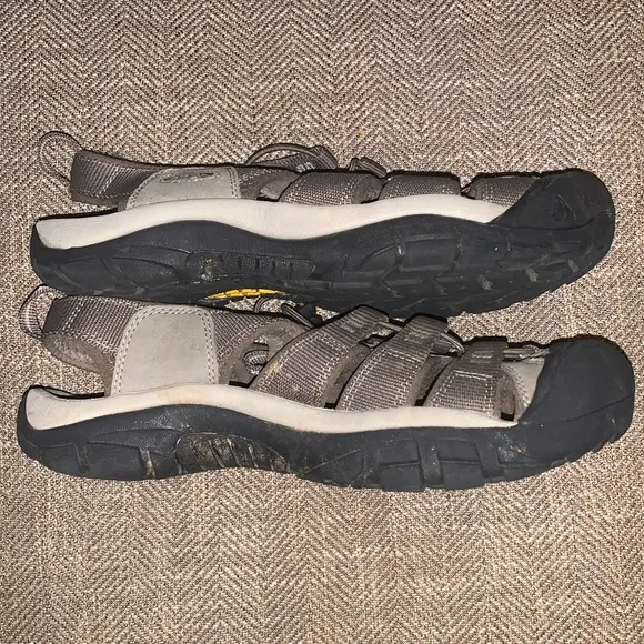 Excellent Preowned Condition Keen Waterproof Sandals Size 9. Worn maybe 3 times