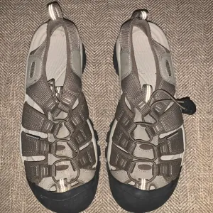 Excellent Preowned Condition Keen Waterproof Sandals Size 9. Worn maybe 3 times