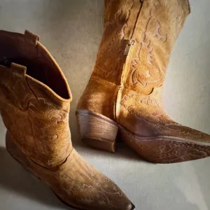 Fabulous and Gorgeous Slouch Style Suede Boots