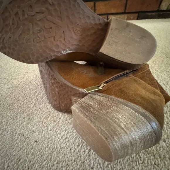 Fabulous and Gorgeous Slouch Style Suede Boots