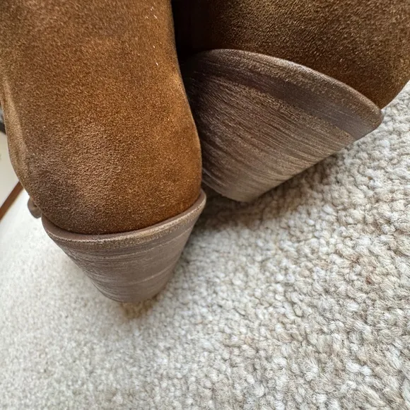 Fabulous and Gorgeous Slouch Style Suede Boots