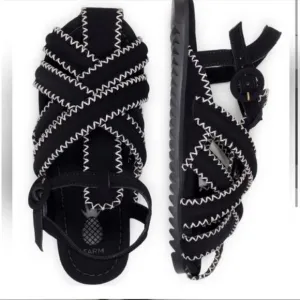 Farm Rio zigzag flat sandals black size 9 NEW IN BOX