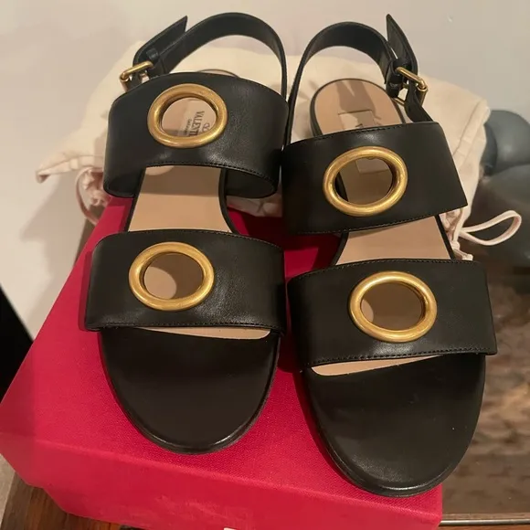 ❤️Final Price❤️NIB Authentic Valentino Black Eyelet-embellished Leather Sandals