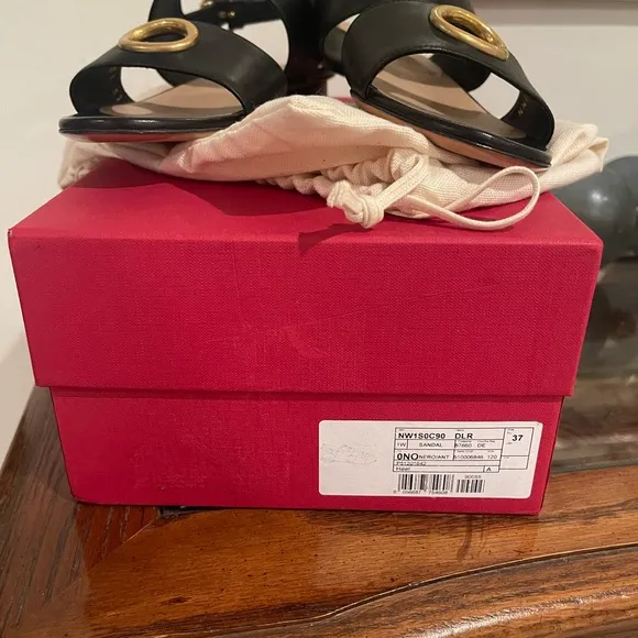 ❤️Final Price❤️NIB Authentic Valentino Black Eyelet-embellished Leather Sandals