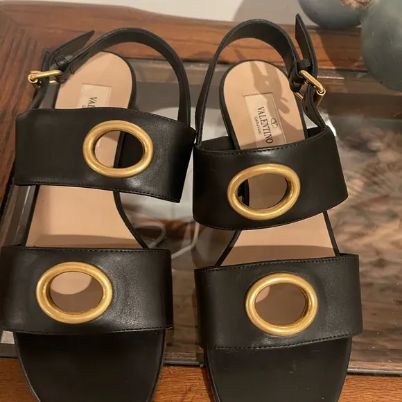❤️Final Price❤️NIB Authentic Valentino Black Eyelet-embellished Leather Sandals