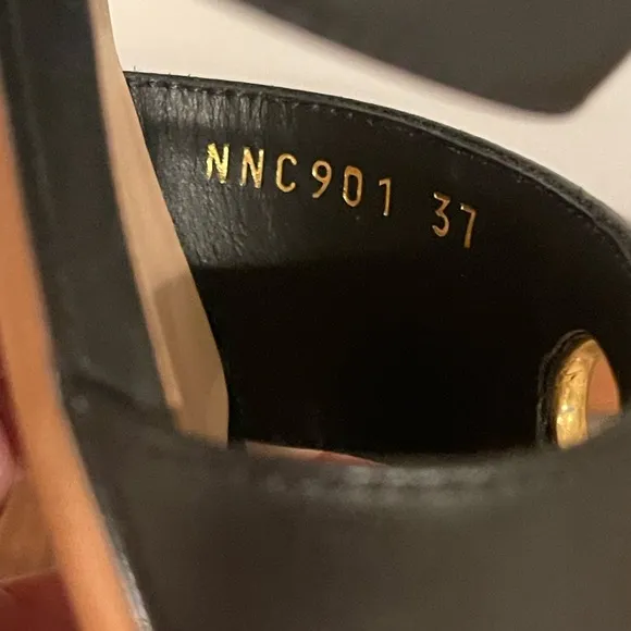 ❤️Final Price❤️NIB Authentic Valentino Black Eyelet-embellished Leather Sandals