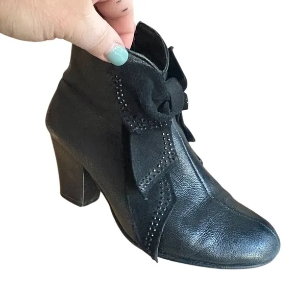 FOLETTI Italian Black‎ Leather Ankle Boots w/Bow Zip-Up Booties Detail SIZE 6.5