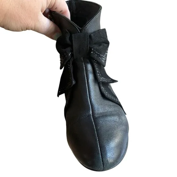 FOLETTI Italian Black‎ Leather Ankle Boots w/Bow Zip-Up Booties Detail SIZE 6.5