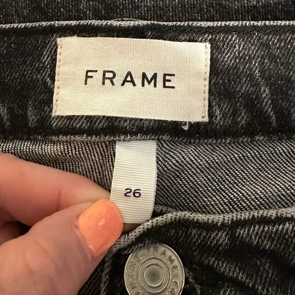 FRAME Le High Straight Jean in Edgey Wash