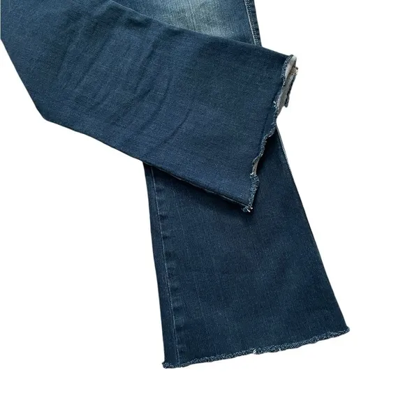 FRAME Sylvie Kick Boot Jeans Lakewood Womens Size 27 Relaxed, High Rise Raw Hem