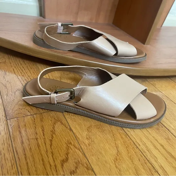 Franco Sarto Kayleigh leather flat sandals with buckle Tan Brown Sz US 8.5