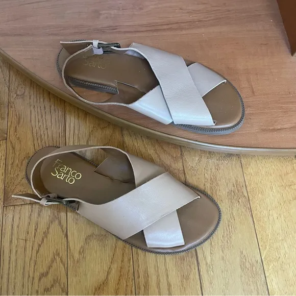 Franco Sarto Kayleigh leather flat sandals with buckle Tan Brown Sz US 8.5