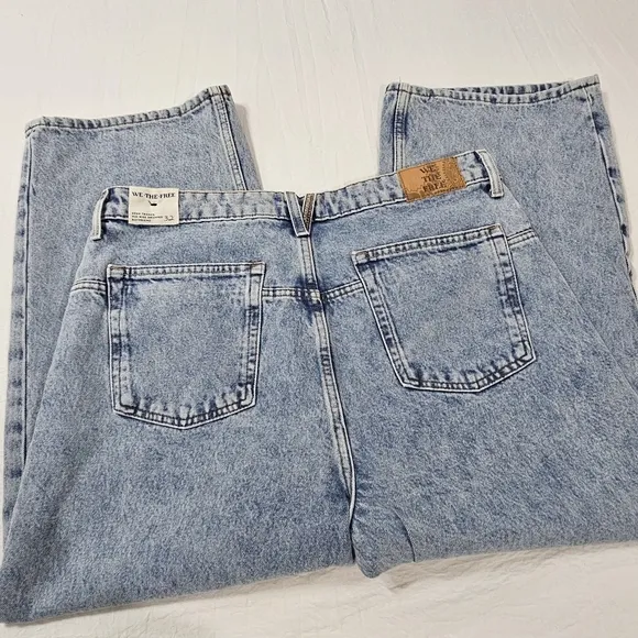 Free People &quot;We The Free&quot; Deep Trance Dropped Boyfriend Jeans NWTs Size 32