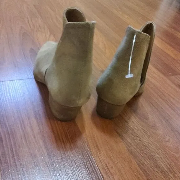 Free People Charm Double V Camel Suede Slip On Ankle Boots Booties Size 8.5 Tan