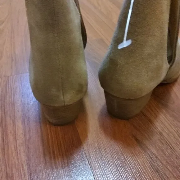 Free People Charm Double V Camel Suede Slip On Ankle Boots Booties Size 8.5 Tan
