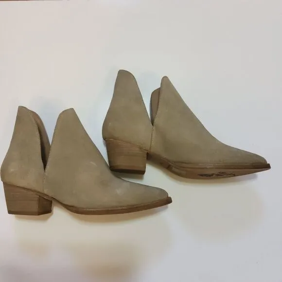 Free People Charm Double V Camel Suede Slip On Ankle Boots Booties Size 8.5 Tan