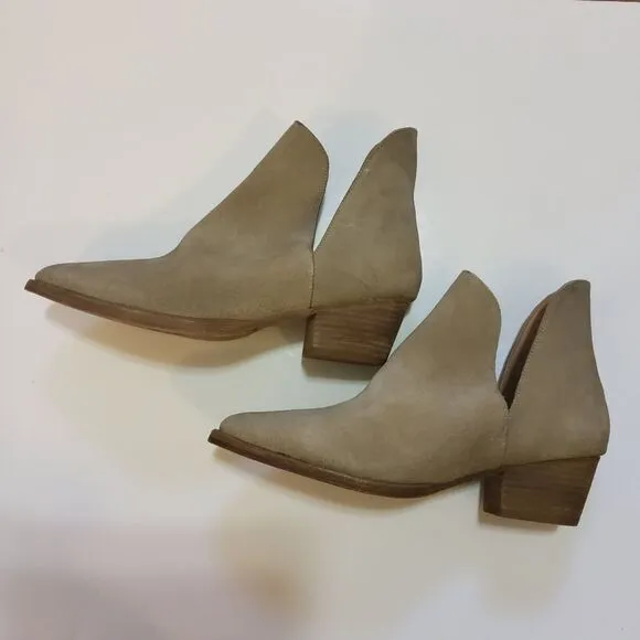 Free People Charm Double V Camel Suede Slip On Ankle Boots Booties Size 8.5 Tan