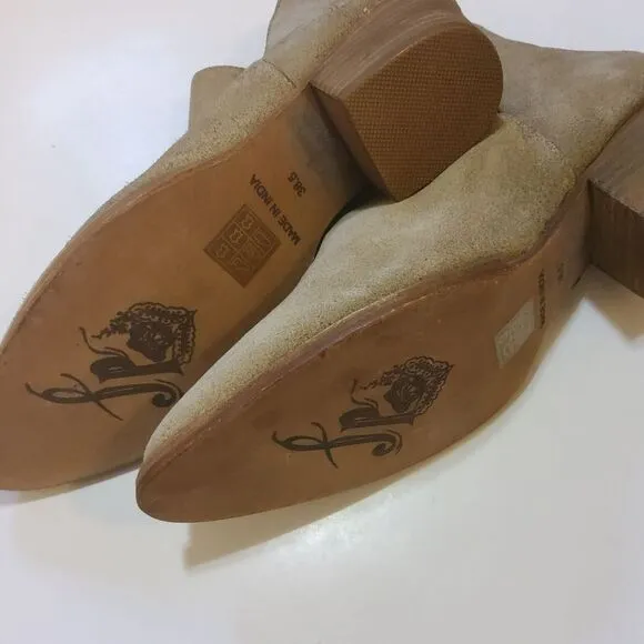 Free People Charm Double V Camel Suede Slip On Ankle Boots Booties Size 8.5 Tan