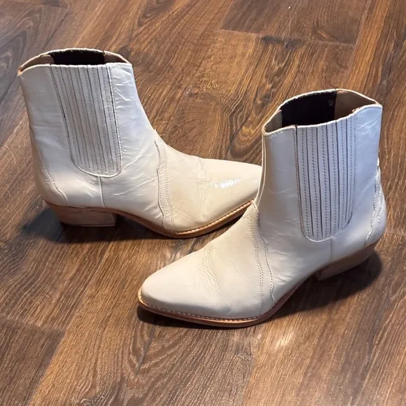 Free People New Frontier Chelsea Boots size 6 or 36.5 New patent leather