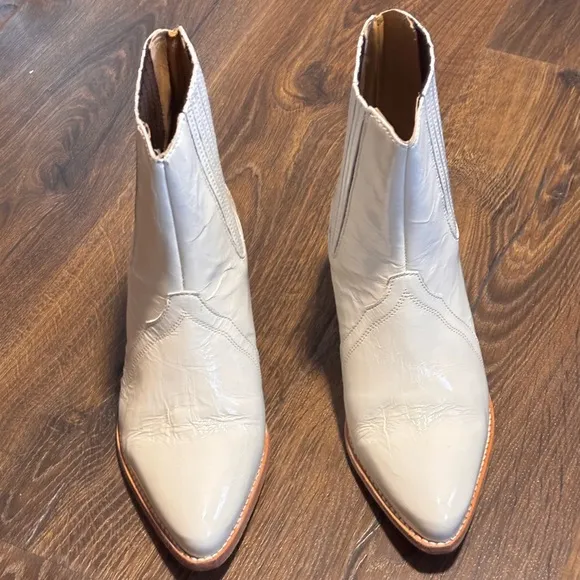 Free People New Frontier Chelsea Boots size 6 or 36.5 New patent leather