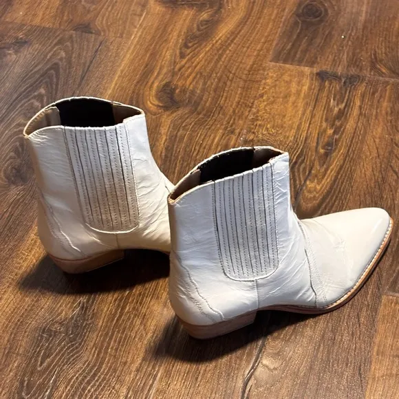 Free People New Frontier Chelsea Boots size 6 or 36.5 New patent leather