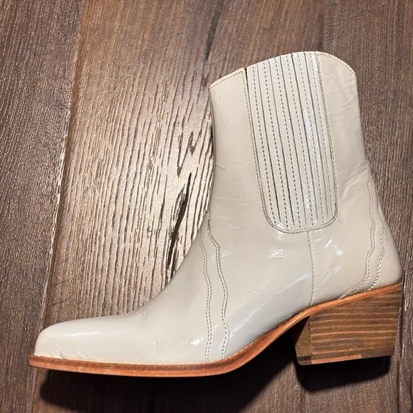 Free People New Frontier Chelsea Boots size 6 or 36.5 New patent leather