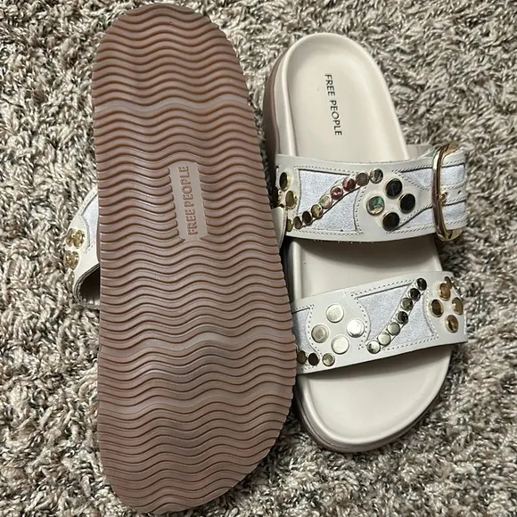 FREE PEOPLE REVELRY STUDDED SANDAL; 7.5, Like New!