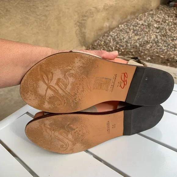 Free People sand taupe color suede flat sandals size 5.5-6 ( European 36)