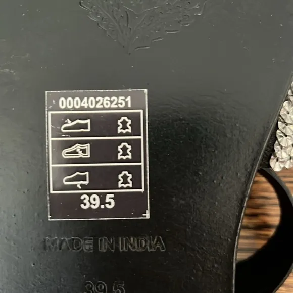 Free People size 39.5 Sun Peaks Embellished Sandals in Black