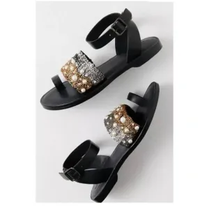 Free People size 39.5 Sun Peaks Embellished Sandals in Black