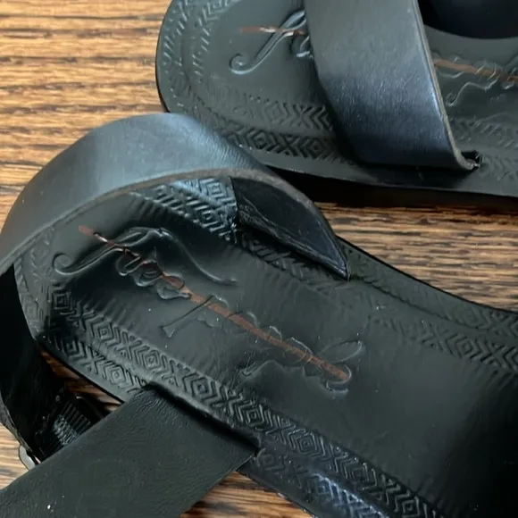 Free People size 39.5 Sun Peaks Embellished Sandals in Black