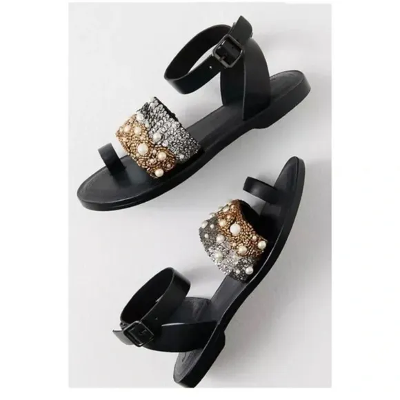 Free People size 39.5 Sun Peaks Embellished Sandals in Black