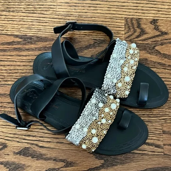 Free People size 39.5 Sun Peaks Embellished Sandals in Black