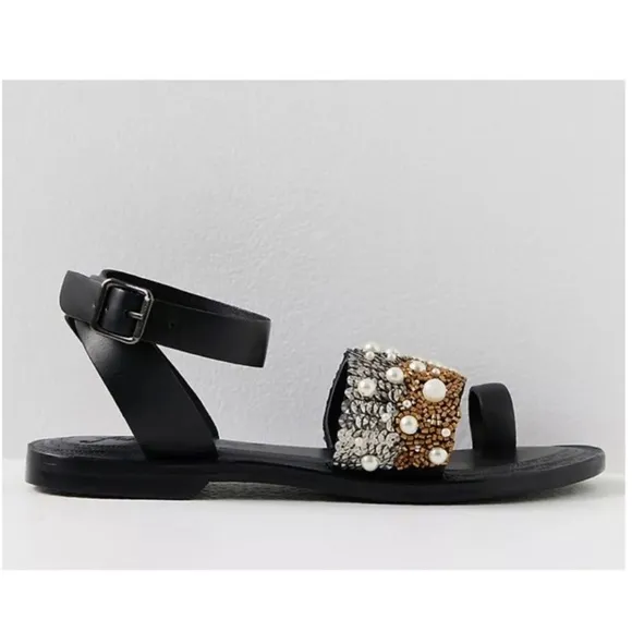 Free People size 39.5 Sun Peaks Embellished Sandals in Black
