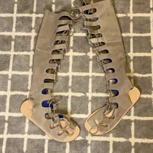 Free People X Jeffrey Campbell Women’s Rae Gladiator Suede Sandals Size 8.5 NWOT